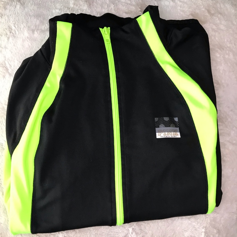 VICTORIA’S SECRET • ATHLETIC HOODIE